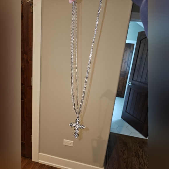 Cross Necklace - Picture 1 of 3